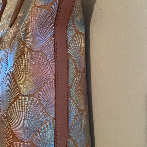 🍇🍒HOST PICK 🍇🍒 Brahmin Bondi Collection Large Seashell Print Duxbury Sat… - Picture 10 of 16